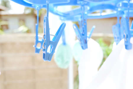 blue Circular cloth clamps is can grab a lot of clothes