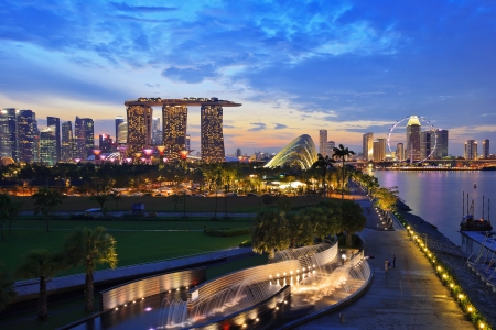 SINGAPORE - APRIL 14 : Nightscape of Singapore Marina Bay Sand and Garden by The Bay from Marina Barrage on April 14, 2013, Singapore City. Singaporeのeditorial素材