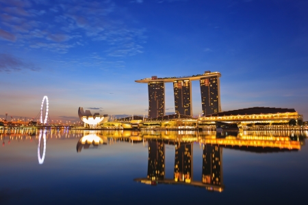 SINGAPORE - APRIL 15 : Nightscape of Singapore Marina Bay Sand and Singapore Flyer from Merlion Park on April 15, 2013, Singapore City. Singaporeのeditorial素材