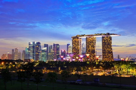 SINGAPORE - APRIL 14 : Nightscape of Singapore Marina Bay Sand and Garden by The Bay from Marina Barrage on April 14, 2013, Singapore City. Singaporeのeditorial素材