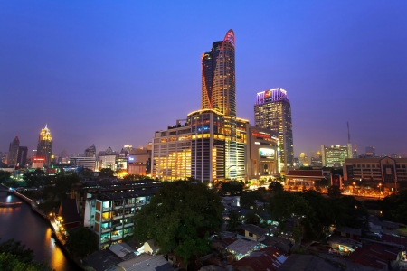 BANGKOK THAILAND - MARCH 29 : Night view of Central World (CTW)  the famous shopping malls in downtown of Bangkok on March 29,2012 Bangkok Thailandのeditorial素材