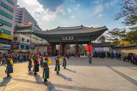 SEOUL, KOREA: MARCH 26,2016: Deoksugung Palace Royal guard-changing ceremony show in Seoul, South Koreaのeditorial素材
