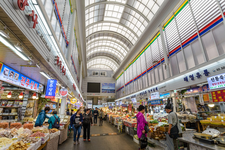MYEONG-DONG, SEOUL, KOREA: APRIL 2,2016: People shopping at Jungbu Dried Seafood Market, Seoul, South Koreaのeditorial素材