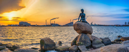 Copenhagen, Denmark - April 12, 2018: city skyline sunrise at Little Mermaid Statueのeditorial素材