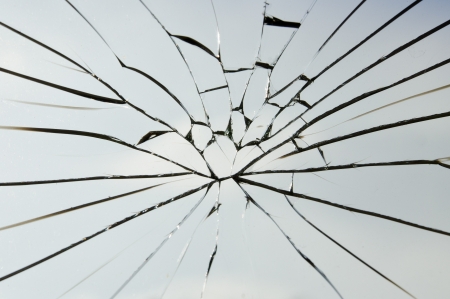 the cracked of laminated safety glass