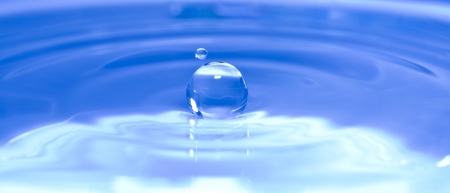 extreme closeup of water drops making circlesの写真素材