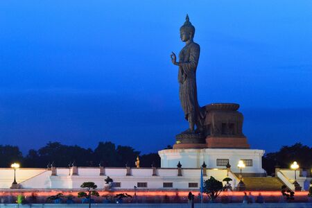 Buddhists performing the candle ceremony known as wian tian  wian=circle; tian=candle , at Buddhamonthon, Thailandの写真素材