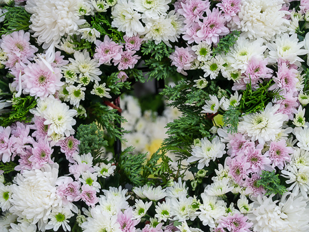 Flower arrangement with chrysanthemum in wedding