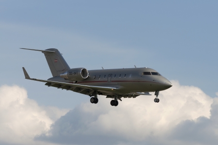 VNUKOVO, RUSSIA - SEPTEMBER 21: Aircraft Aircraft operated by Vista Jet, landing in Moscow airport in Vnukovo on September 21, 2012. The company Vista Jet in its fleet has 11 aircraftChallenger 605のeditorial素材