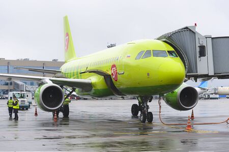 MOSCOW, RUSSIA - MAY 19, 2016: Airbus A319 S7 airlines preflight preparation on the apron of Domodedovo International Airport.のeditorial素材