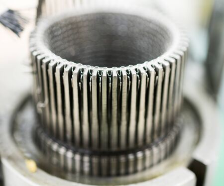 Mechanism for making metal braiding.