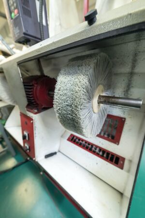 Equipment for polishing shoes, polishing wheel.