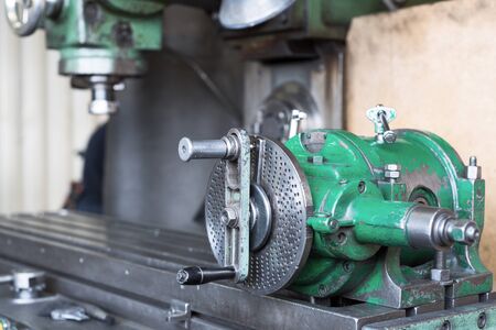 Precision dividing head