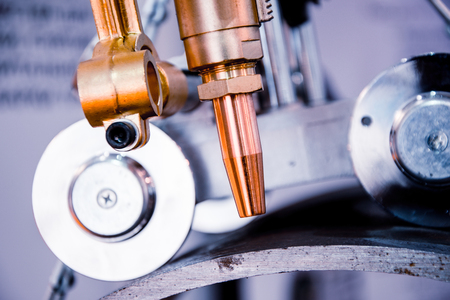 Welding head, automatic welding machine.