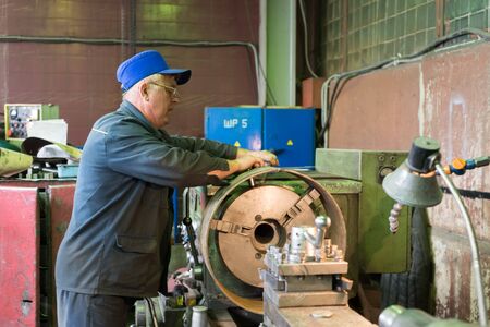 The turner operates on a mechanical lathe. Turning works, metal processing by cutting.のeditorial素材