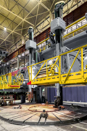 Vertical turning lathe machine tool makes circle detail