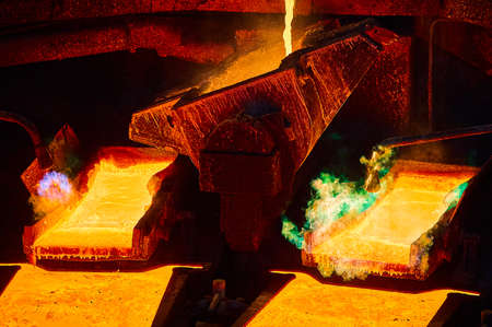 Pouring molten copper for anodes into form on casting wheel