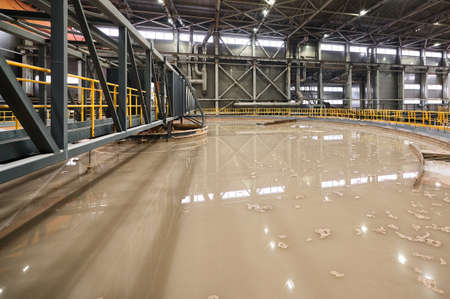 Brown liquid material in contemporary gravity thickener