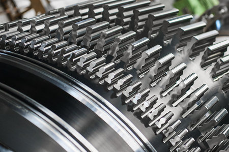 Steam turbine shaft with fir-tree blade fastening at plant