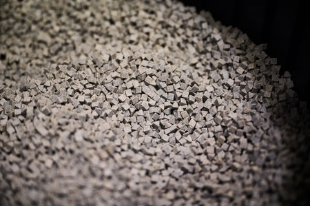 Pile of tumbling mediums for vibratory finishing machine