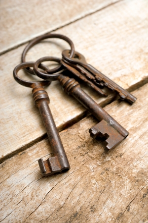 old keys with ring on wooden backgroundの写真素材