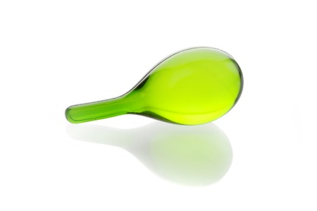 green hair vitamin oil serum capsule isolated on white background
の写真素材