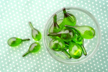 green hair vitamin oil serum capsule 
の写真素材