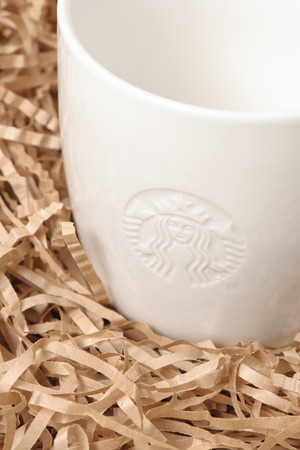 BANGKOK, THAILAND - MARCH 06, 2015: White coffee cup with Starbucks logo. Starbucks is the world's largest coffee house with over 20,000 stores in 61 countries.のeditorial素材