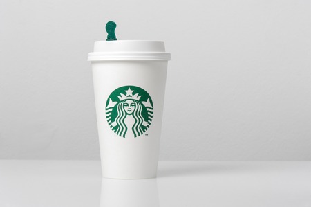 BANGKOK, THAILAND - MARCH 03, 2015: White paper cup with Starbucks logo. Starbucks is the world's largest coffee house with over 20,000 stores in 61 countries.のeditorial素材