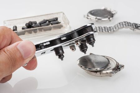 watch case screw back opener