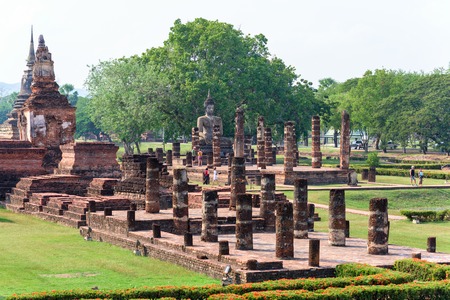 SUKHOTHAI, THAILAND - DECEMBER 29, 2015: Wat Mahathat at Sukhothai historical park in Sukhothai, Thailand.のeditorial素材