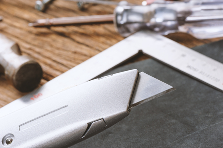 the retractable utility knife with Heavy-Duty Utility Blade