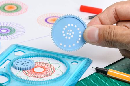 Drawing the spirograph pattern with spirograph kit