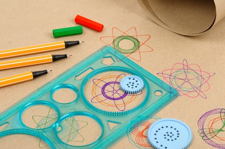 Drawing the spirograph pattern with spirograph kitの写真素材