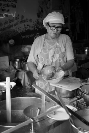 CHANTHABURI, THAILAND - JULY 29, 2018: An unidentified old woman cooking noodle in Chanthaboon old town in Chanthaburi, Thailand.のeditorial素材