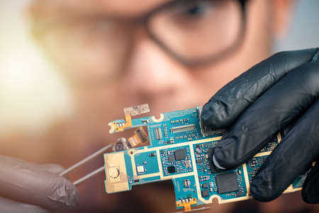 Technician reparing the broken smart phone. smart phone service.の写真素材