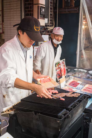 TOKYO, JAPAN - NOVEMBER 06, 2019: Japanese street food vendor in Tsukiji outer market in Tokyo, Japan.のeditorial素材