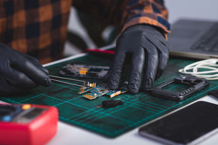 Technician reparing the broken smart phone. smart phone service.の写真素材