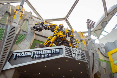 SINGAPORE - MAY 10, 2019:  The statue of Bumblebee robot
at the entrance of TRANSFORMERS THE RIDE: The Ultimate 3D Battle in Universal Studios theme park, Singapore.のeditorial素材