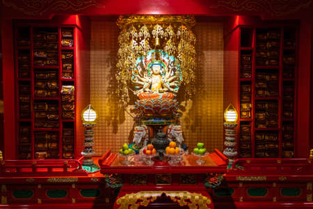 SINGAPORE - MAY 12, 2019: The inside of Buddha Tooth Relic Temple and Museum, one of famous place located in Chinatown district of Singapore.のeditorial素材