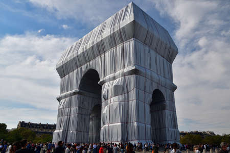 Paris, France. September 19, 2021. Christo and Jeanne-CLaude âs temporary work ãArc de Triomphe Wrappedãのeditorial素材