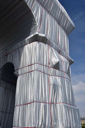 Paris, France. September 19, 2021. Christo and Jeanne-CLaude âs temporary work ãArc de Triomphe Wrappedãのeditorial素材