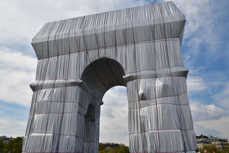 Paris, France. September 19, 2021. Christo and Jeanne-CLaude âs temporary work ãArc de Triomphe Wrappedãのeditorial素材