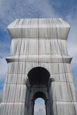 Paris, France. September 19, 2021. Christo and Jeanne-CLaude âs temporary work ãArc de Triomphe Wrappedãのeditorial素材