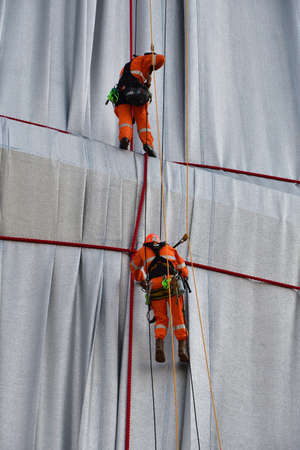 Paris, France. September 19, 2021. Christo and Jeanne-CLaude âs temporary work. Workers doing repair work at âArc de Triomphe Wrappedâ.のeditorial素材