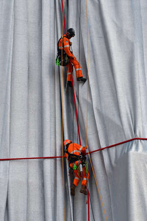 Paris, France. September 19, 2021. Christo and Jeanne-CLaude âs temporary work. Workers doing repair work at âArc de Triomphe Wrappedâ.のeditorial素材