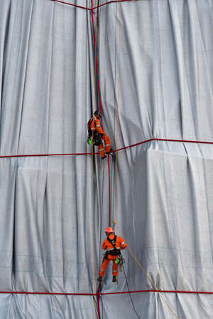 Paris, France. September 19, 2021. Christo and Jeanne-CLaude âs temporary work. Workers doing repair work at âArc de Triomphe Wrappedâ.のeditorial素材