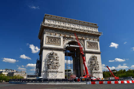 Paris, France. August 13, 2021 . Christo and Jeanne-CLaude âs temporary work ãArc de Triomphe Wrappedã in preparationのeditorial素材