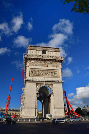 Paris, France. October 5, 2021. Christo and Jeanne-CLaude âs temporary work âArc de Triomphe Wrappedâ is over and is being cleaned up.のeditorial素材