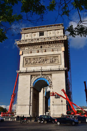 Paris, France. October 5, 2021. Christo and Jeanne-CLaude âs temporary work âArc de Triomphe Wrappedâ is over and is being cleaned up.のeditorial素材